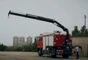 Miniatura RT-FJY180 Grúa articulada en operación
